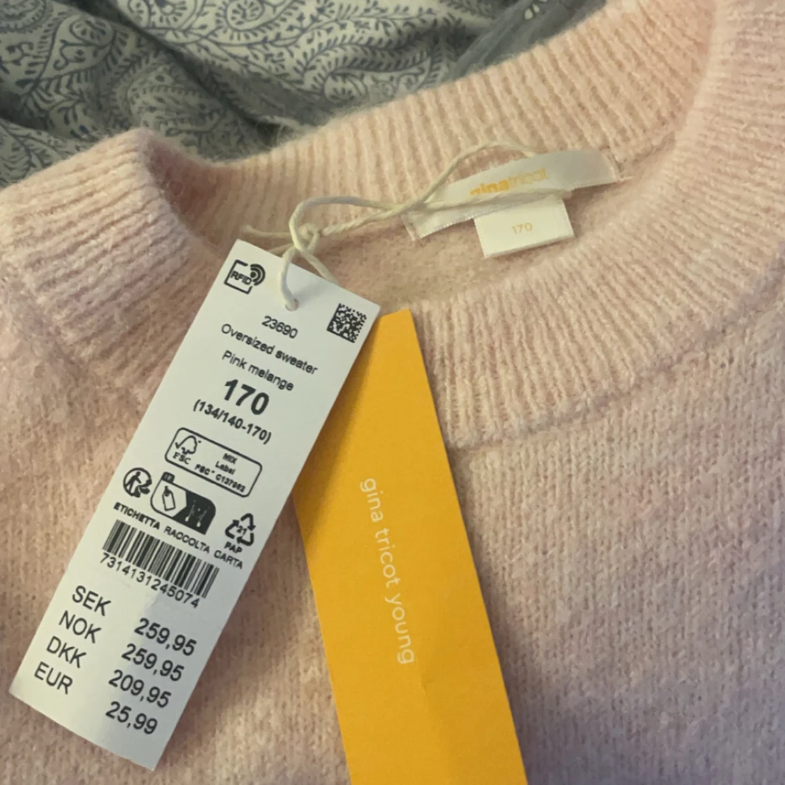 Rosa oversized tröja från Gina Tricot - 90