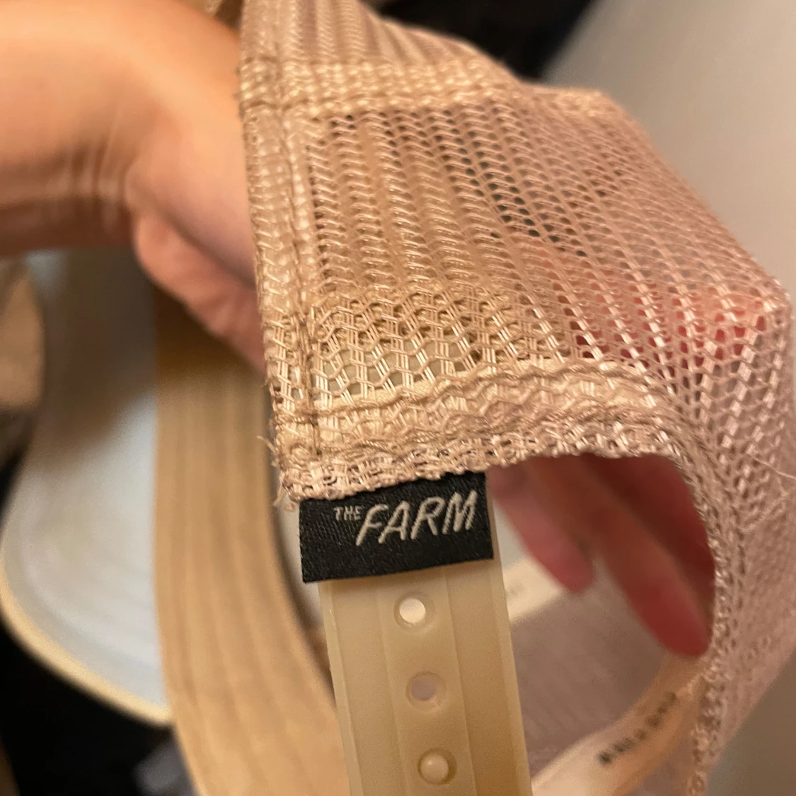Beige keps med ko-broderi från The Farm - 91
