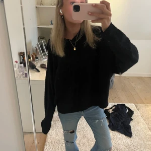 Stickad hoodie - Såå mysig! Lite nopprig som syns på sista bilden