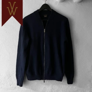 Massimo Dutti Zip - Fet Zip från Massimo Dutti | Storlek: Small | Skick | 9/10 | Hör av er om ni undrar något!