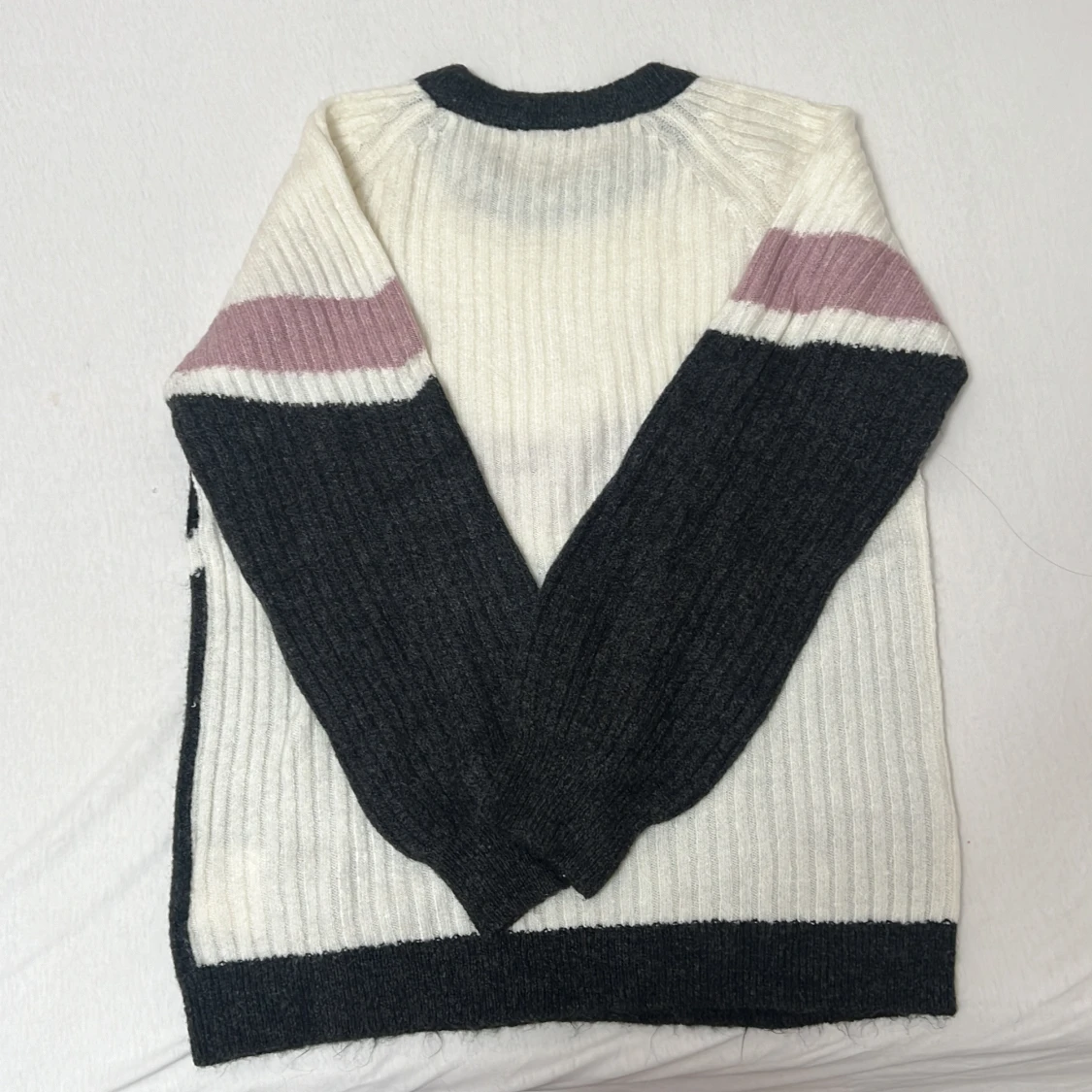 Randig stickad tröja i flera färger - 92