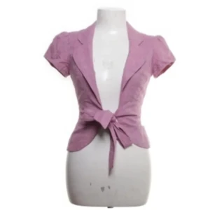 Rosa/Lila omlott topp - Säljer denna jättesöta vintage skjortan som är i mycket bra skick utan några defekter. 