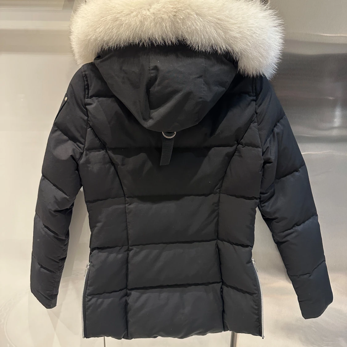 Svart dunjacka från Moose Knuckles - 90