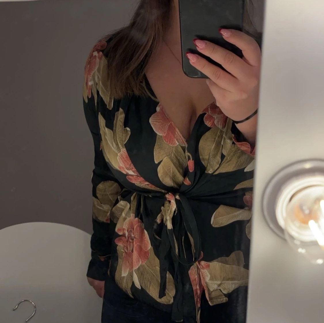 Blommig omlottopp/blus från intemissemi  - 92