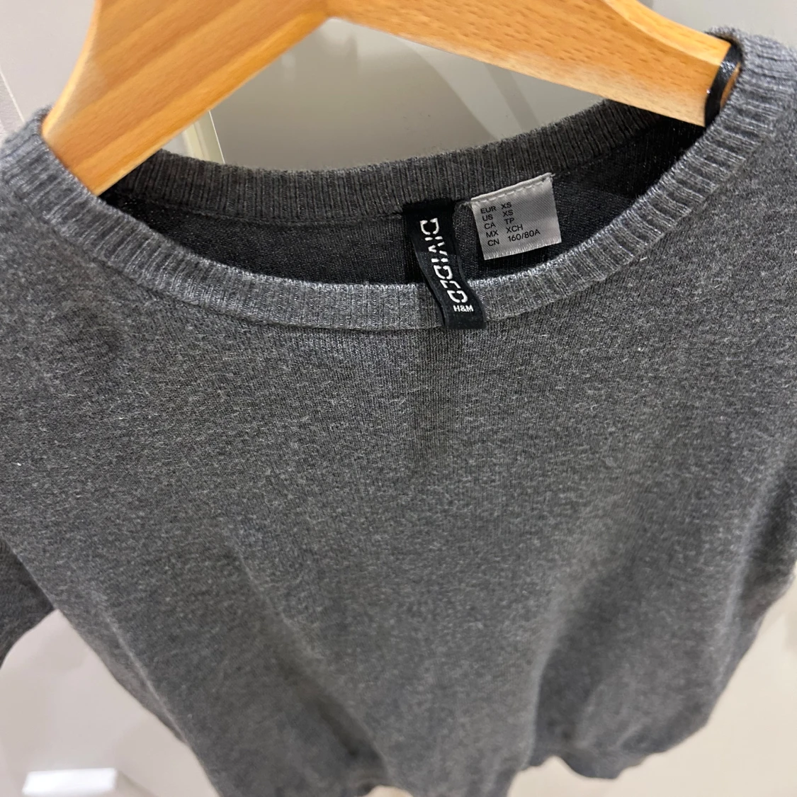 Grå kortärmad tröja från H&M  - 90