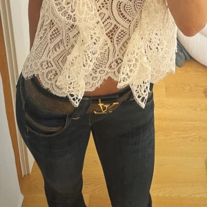 Mörkblå jeans från Pepe Jeans - Säljer ett par snygga mörkblå jeans från Pepe Jeans i bra skick. De har en rak passform och är perfekta för både vardag och festligare tillfällen. Köp sker via ”köp nu” knappen🩷