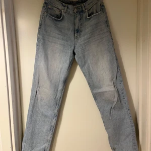 Jeans från Gina Tricot - Jeans från Gina Tricot i storlek 38. Använd ett fåtal gånger. 