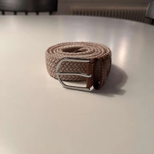 Flätat bälte beige - Flätat bälte beige || Längd 115 || Helt ny || Tveka inte att höra av dig om du har frågor