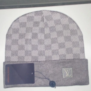 Louise vitton mössa - Louise vitton mössa säljes, ge pris förslag.