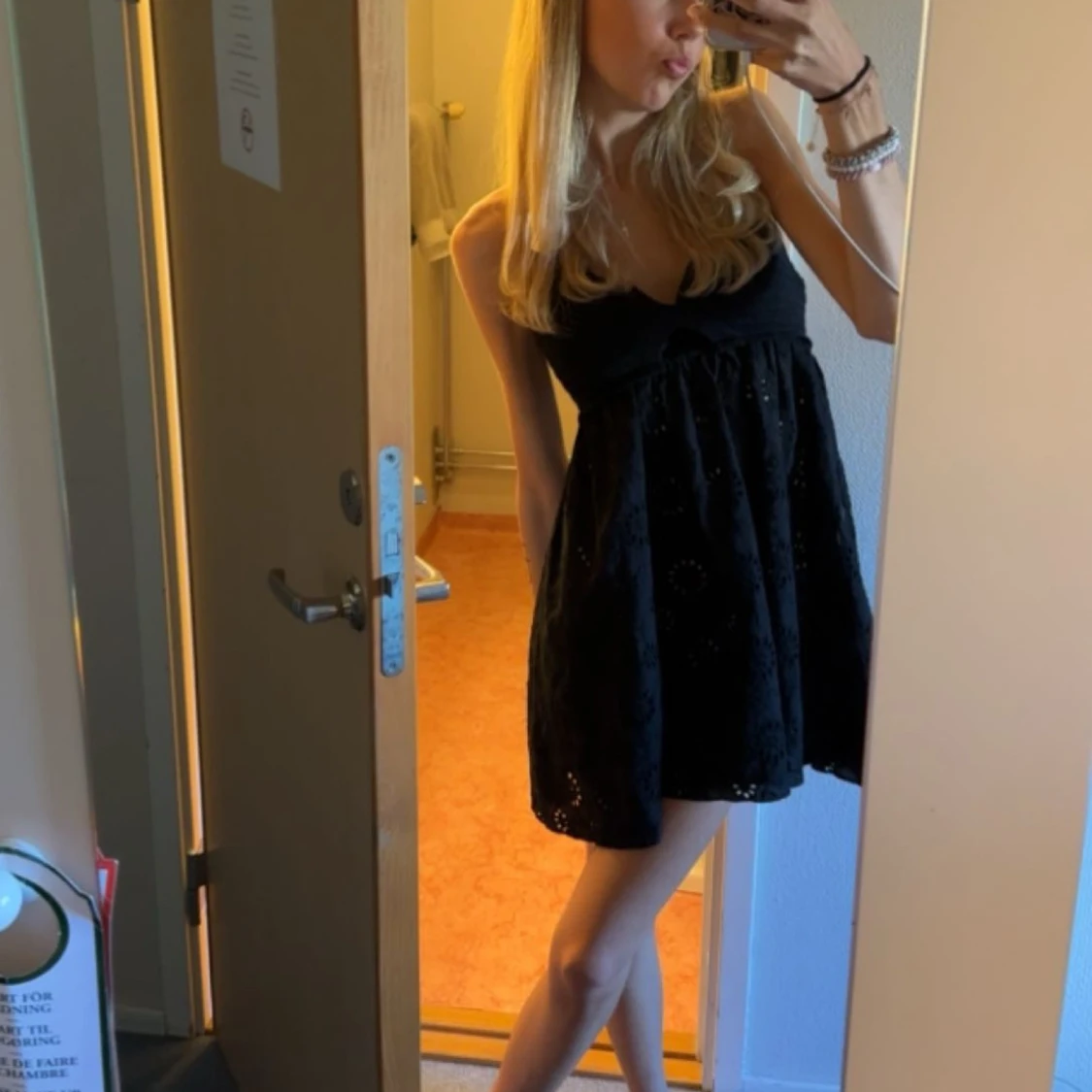 Svart ärmlös klänning