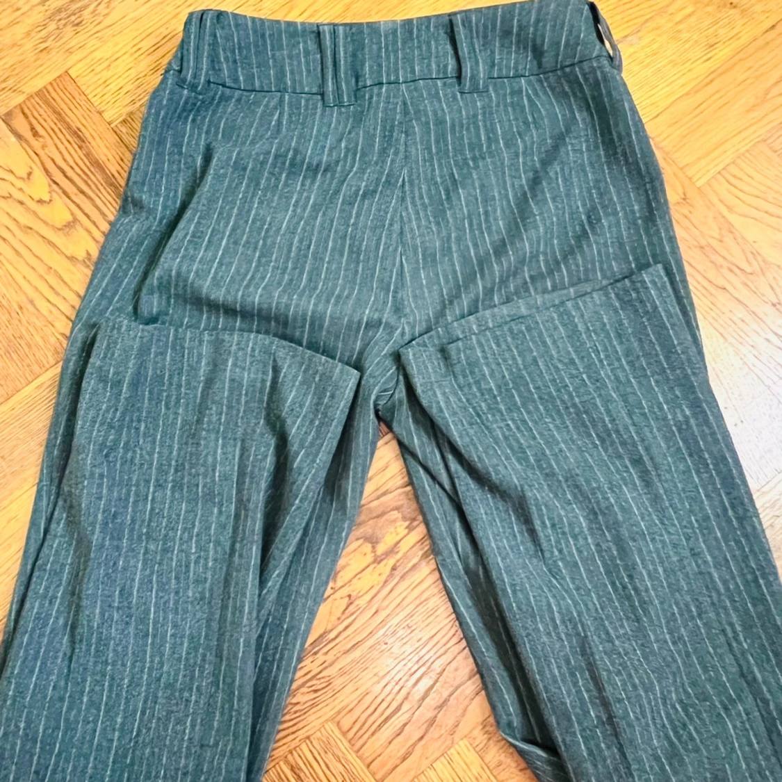 Grå randiga byxor från s.Oliver  - 91