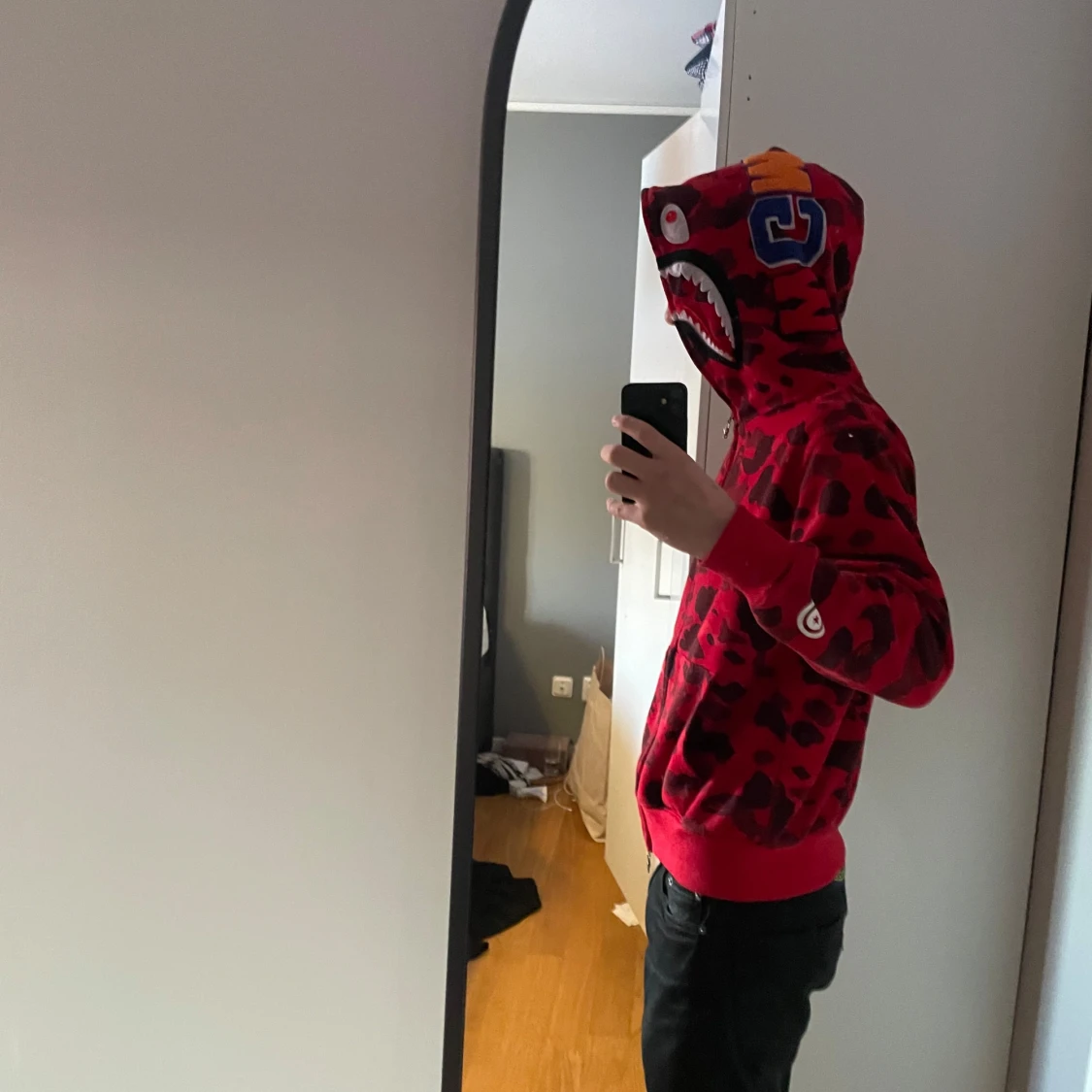 Röd camo hoodie med dragkedja - 92