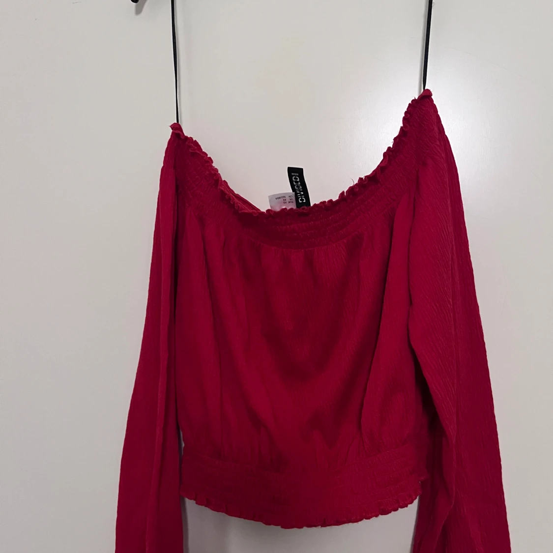 Röd offshoulder topp från hm - 90