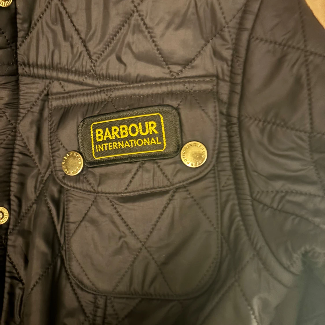 Svart quiltad jacka från Barbour - 91