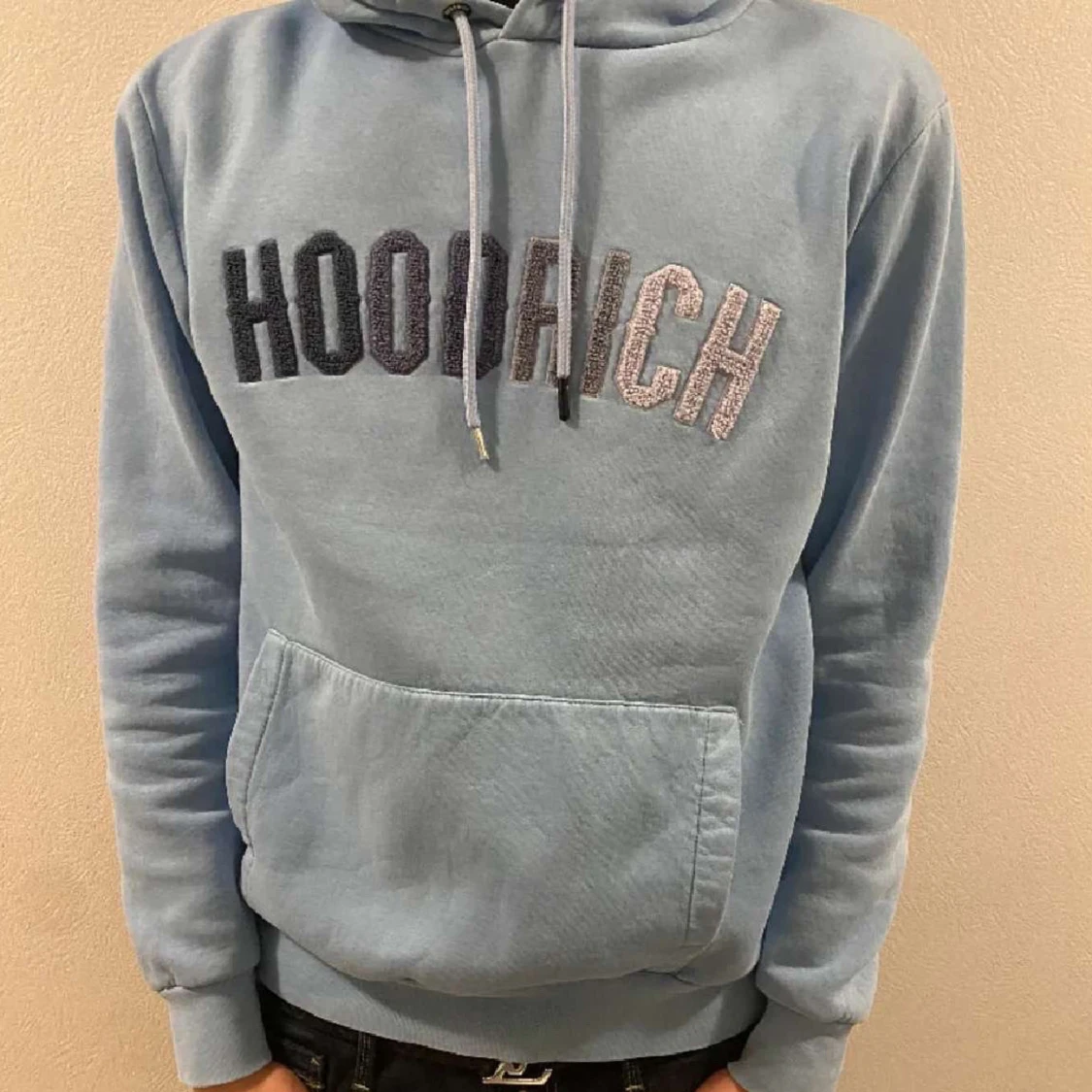 Ljusblå hoodie från Hoodrich