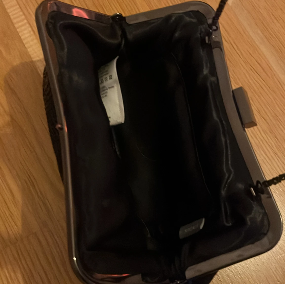 Svart glittrig kuvertväska - 90