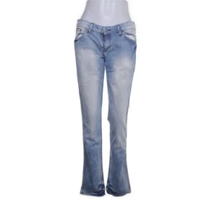 Blå bootcut jeans - Snygga ljusblå bootcut jeans som är köpta second hand!