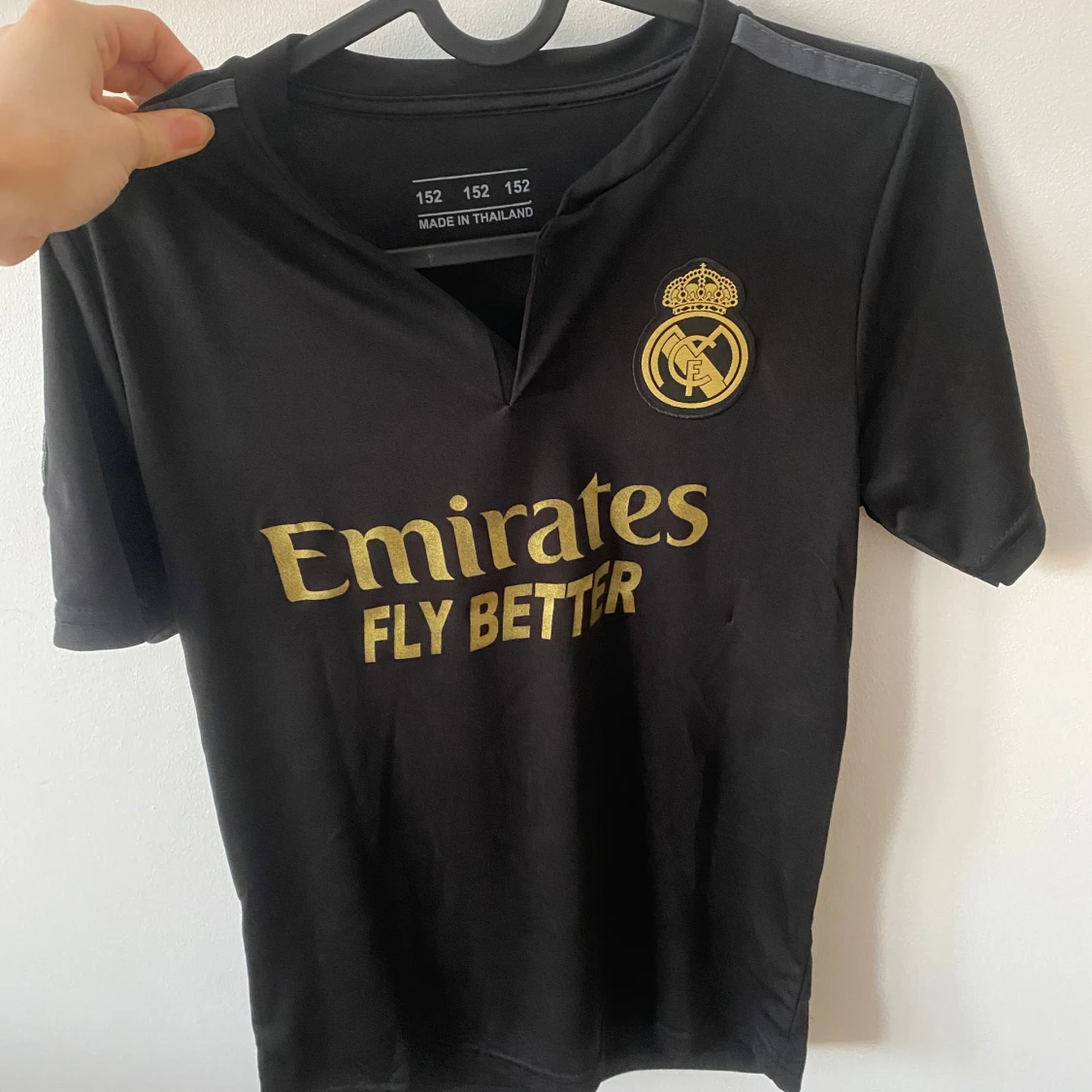 Svart Real Madrid fotbollströja