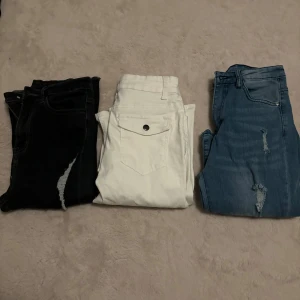 Tre par byxor i olika färger - 100kr styck eller alla för 250kr