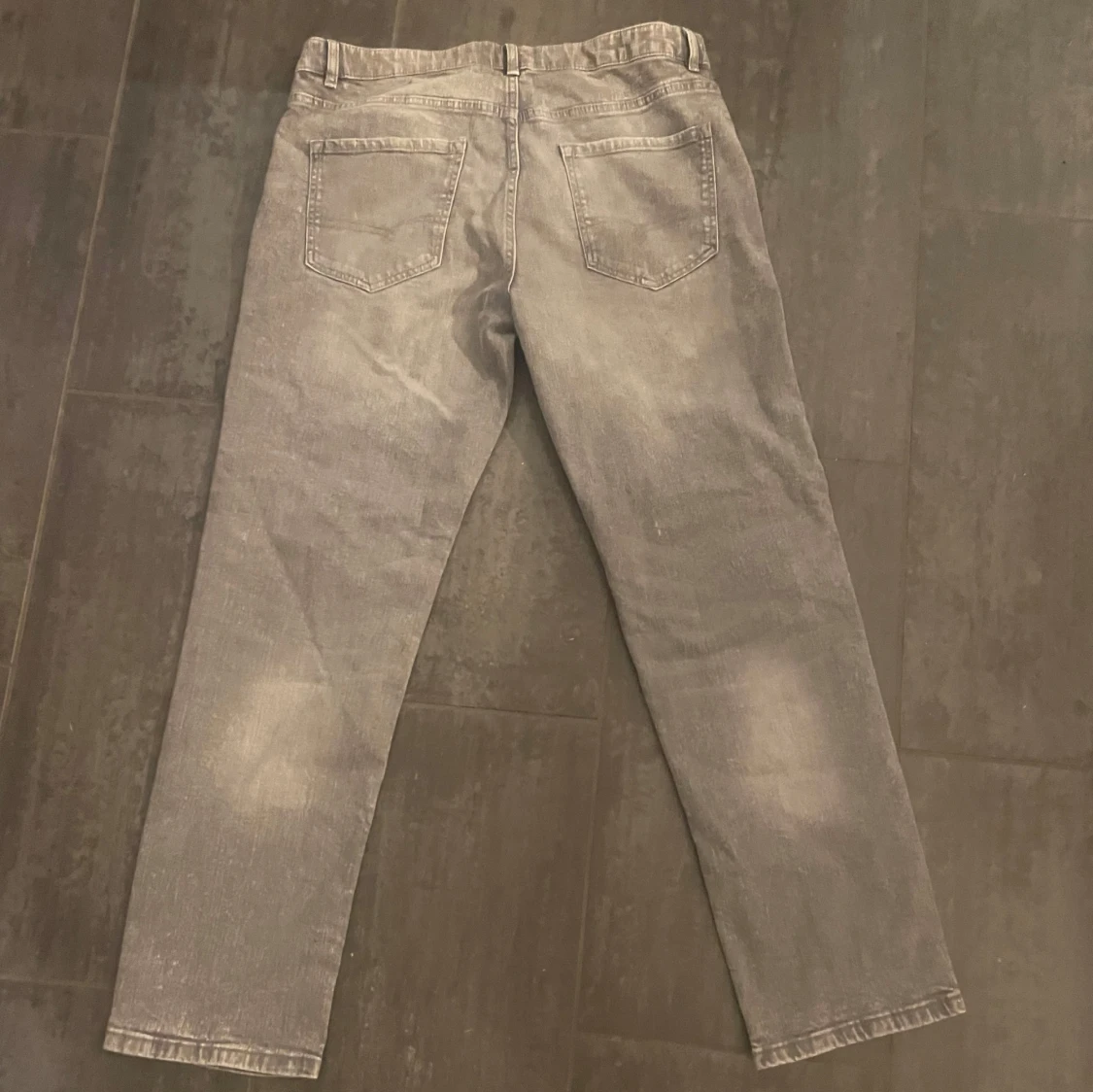 Grå jeansbyxor - 90