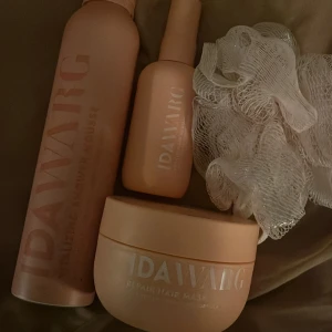  Ida Warg Kit❣️ - Säljer ett set med hårvårdsprodukter från Ida Warg. Innehåller en Shower Mousse, en Repair Hair Mask och ett Repair Hair Serum💞💕 Produkterna är i ett helt nytt skick! 