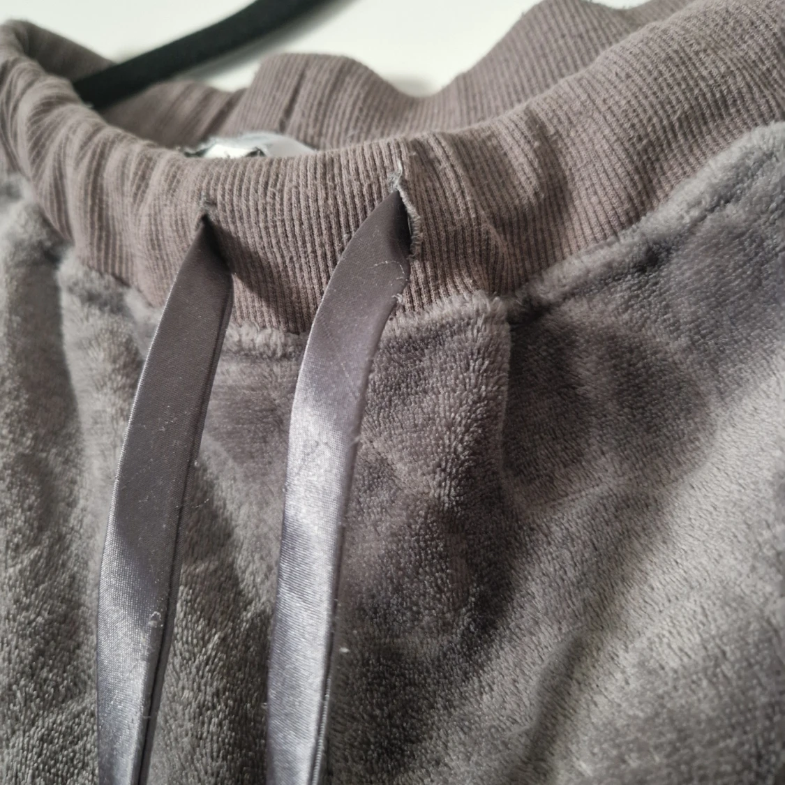 Grå mjukisbyxor från Isabella - 92