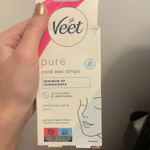 Vax - Veet vax remsor för ansiktet. Finns lite mer än 20 vax remsor och 9 styckna cleaning wipes.