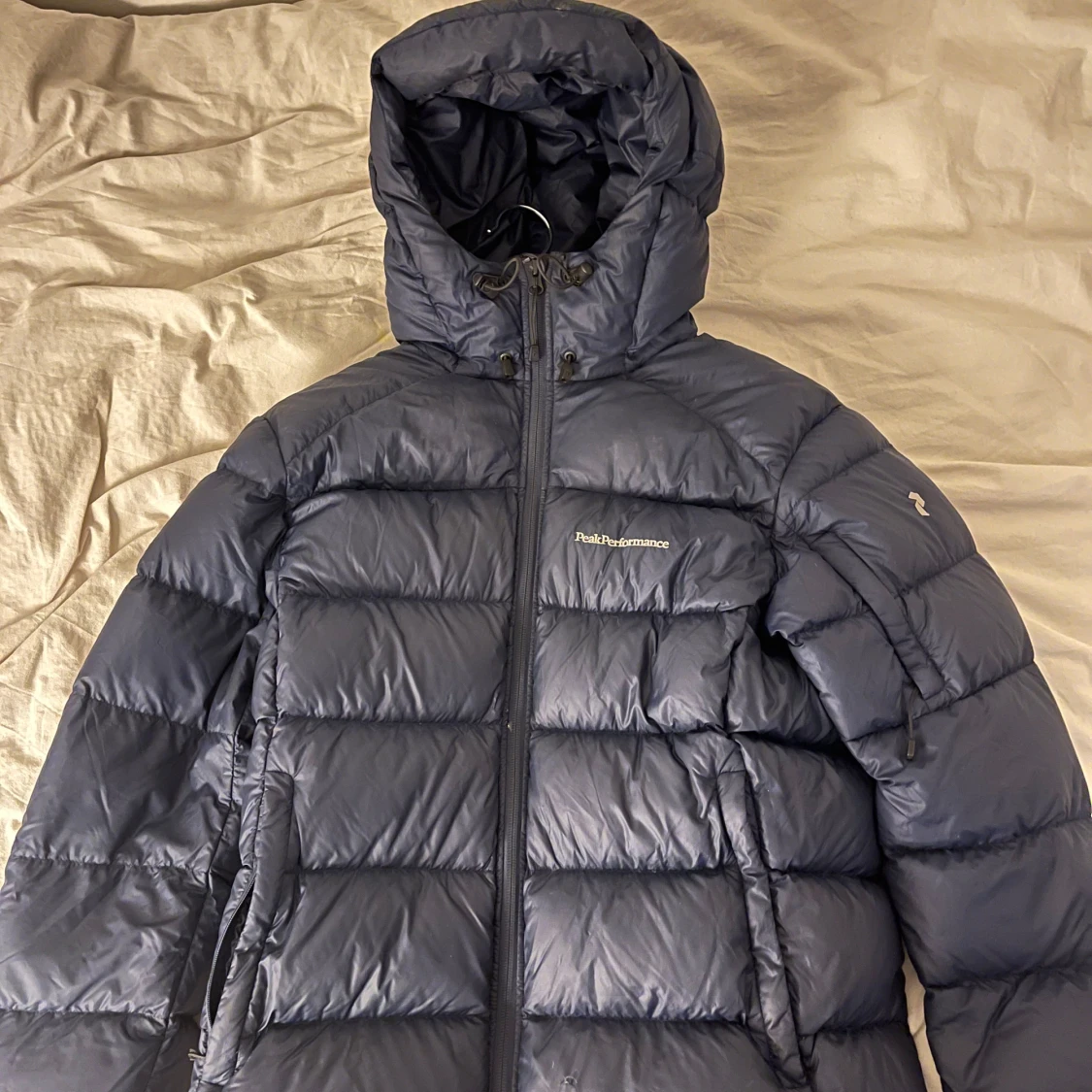 Mörkblå dunjacka från Peak Performance - 90