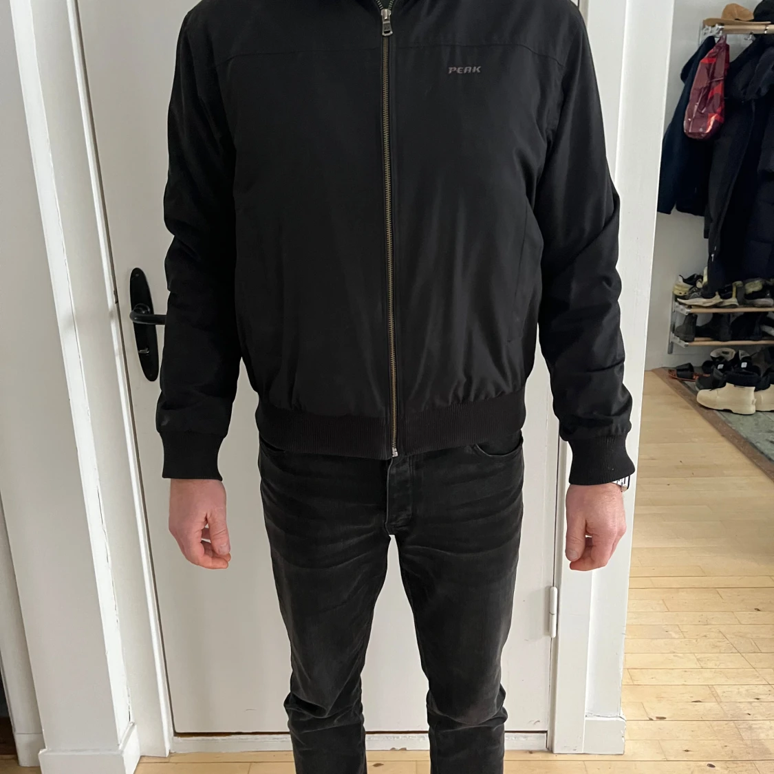 Svart Peak Performance-jacka - man