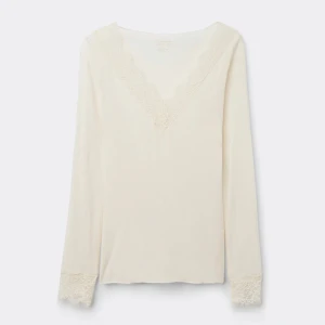 Intimissimi tröja - Säljer min intimissimi tröja då den inte kommer till användning❤️ Bra skick eftersom jag knappt använt den