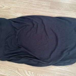 Lång kjol S - Ribbad långkjol, använd 1 gång.