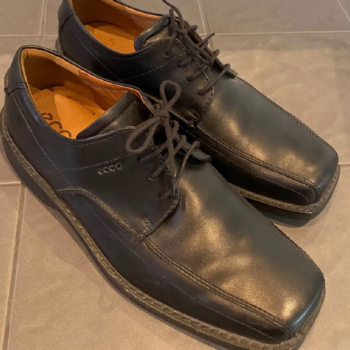 Svarta skinnskor från Ecco