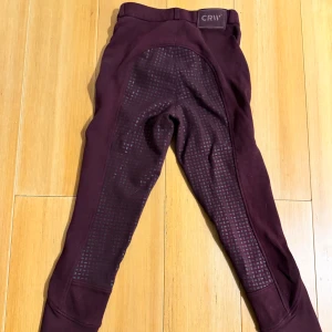 CRW ridbyxor  - CRW ridbyxor helskodd med grip i stl s men passar mig som har stl xs. Använda max 2 gånger💕