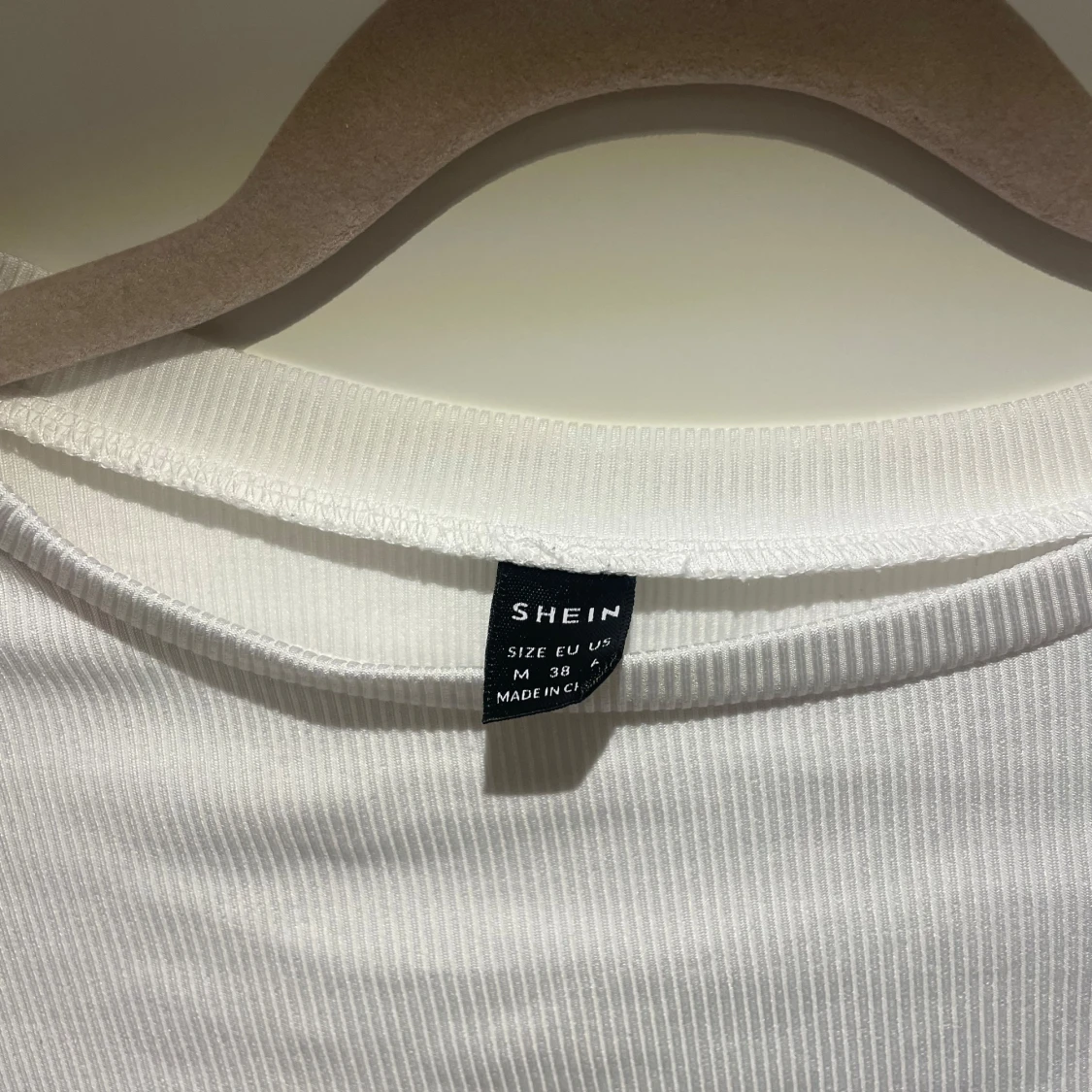 Vit ribbad topp från Shein - 90