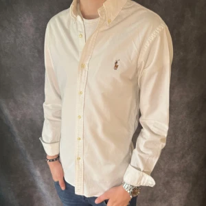 RALPH LAUREN SKJORTA  - Ralph Lauren Skjorta - Storlek S slim fit  - Nypris ca 1800kr - Deluxecloset 