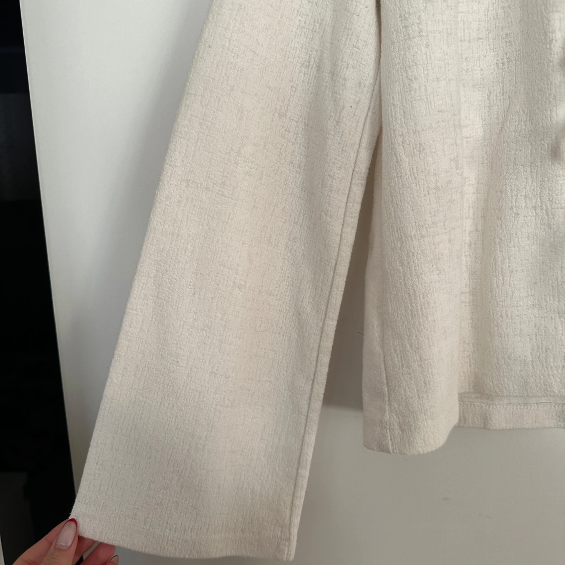 Vit blus med knytning - 4