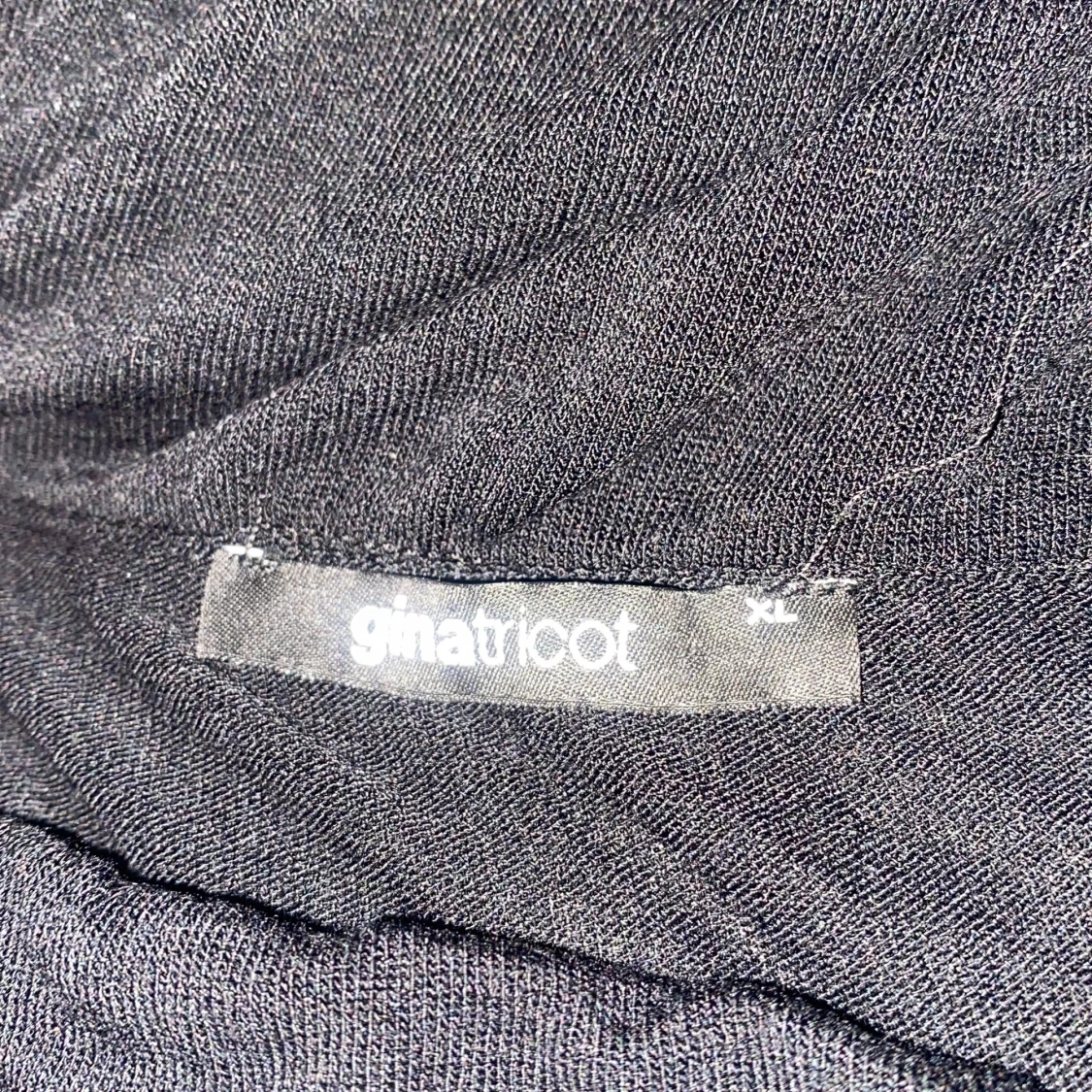 Svart offshoulder topp från Gina Tricot - 90