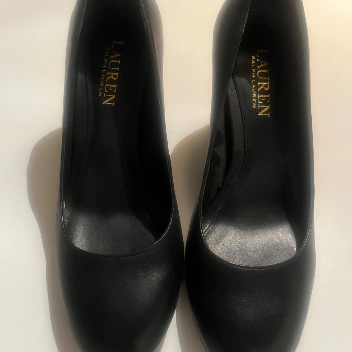 Svarta pumps från Lauren Ralph Lauren