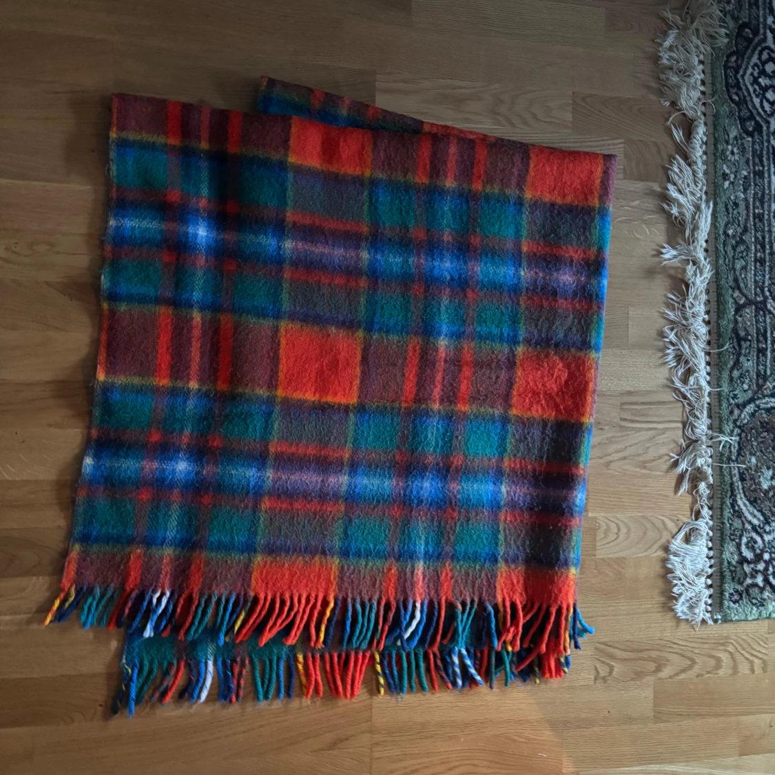 Rutig filt med fransar - 91