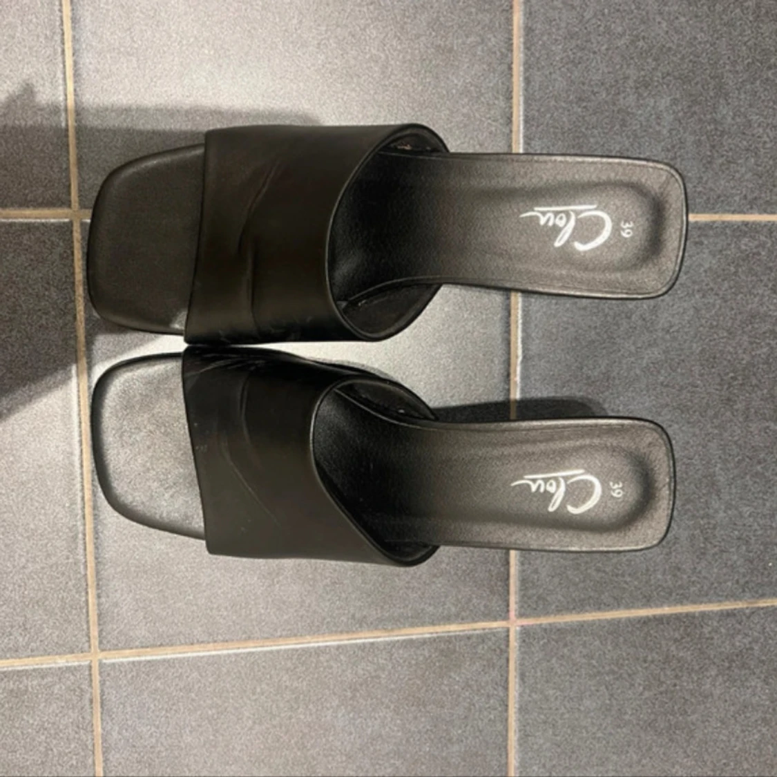 Svarta klackskor från Cole