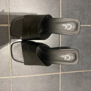 Svarta klackskor från Cole - Använda ca 1 gång