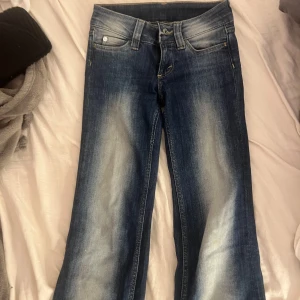 Blå jeans från weekday  - Snygga blå jeans från Cheap Monday/weekday, storlek 23/30, fint skick och använda få gånger🥰