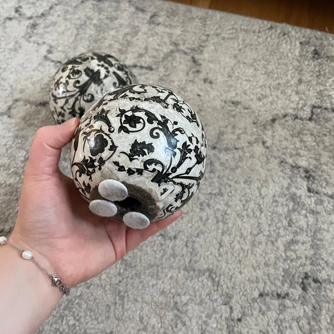 Dekorativa klot med svart mönster - 90