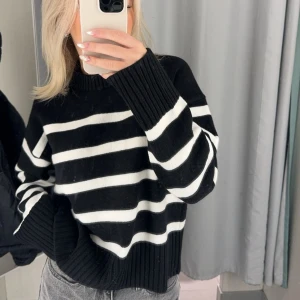 Stickad tröja - super fin stickad tröja ifrån hm, använd 2-3 gånger 