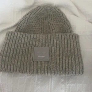Grå acne mössa💕 - Superfin acne mössa nu till vintern! Skriv för fler frågor💕