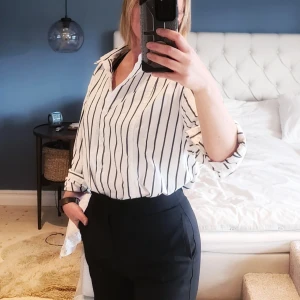 Oversized skjorta - Härlig skjorta som är lika stilren som den är bekväm! Hel och ren, knappt använd, i princip nyköpt.