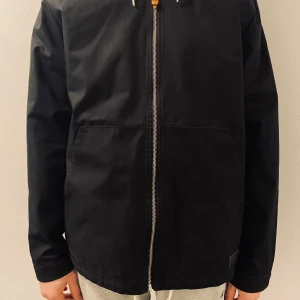 Jacka från Samsoe & Samsoe  - Tunn vår/sommar/höst jacka i mycket bra skick, Storlek XL,  Märke Samsoe & Samsoe,  Tveka inte att skriva om du har frågor.