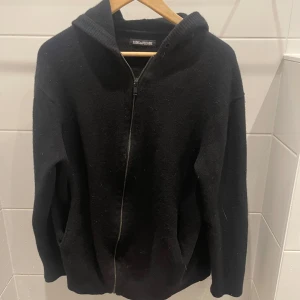 Zadig Voltaire Hoodie  - Säljer min riktiga feta Zadig hoodie med ett skelet på ryggen💀