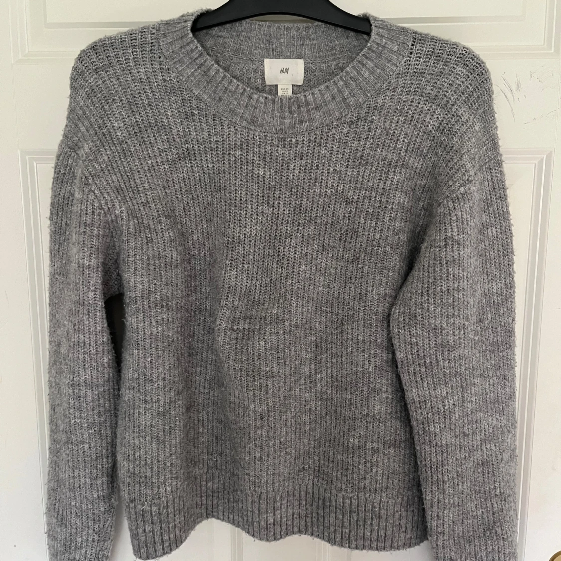 Snygg grå stickad tröja  - 92