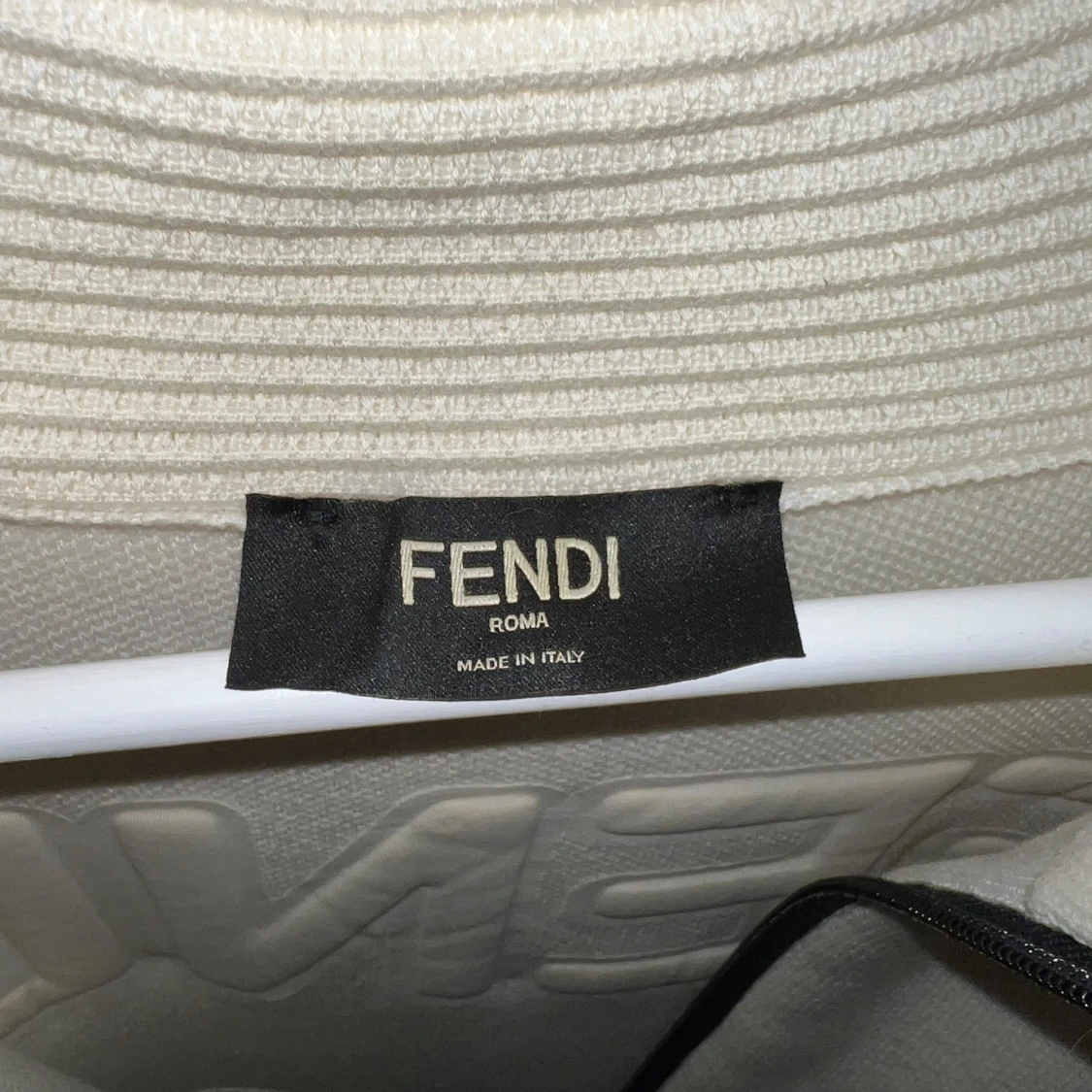 Fendi tröja - 91